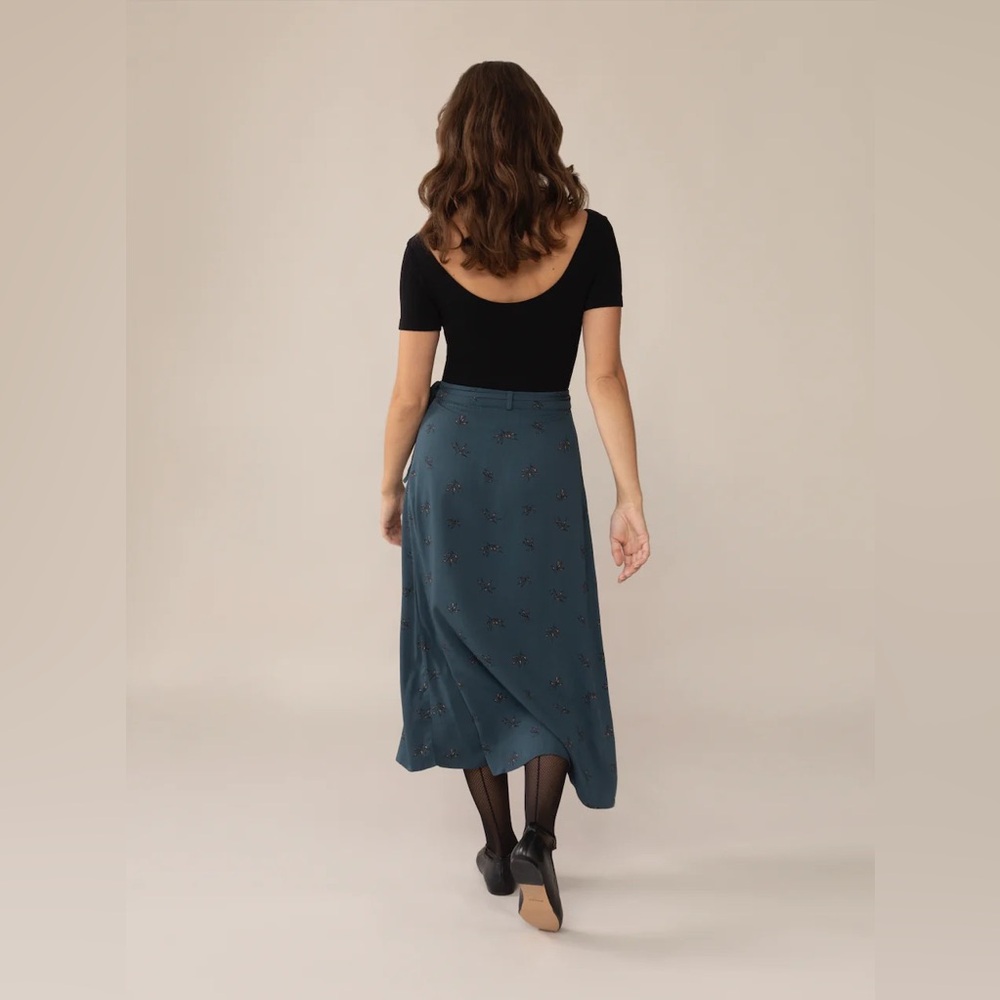 Ruby foliage wrap skirt EUC